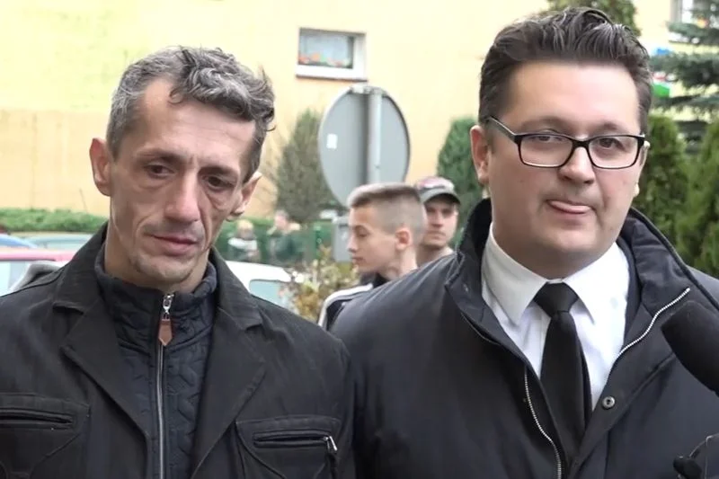 Ojciec zastrzelonego Adama C. (z lewej) wydał pierwsze oświadczenie po śmierci syna.