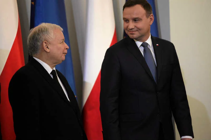 Andrzej Duda udowodnił, że nie będzie stał na przeszkodzie w podbijaniu państwa przez PiS. Będzie mu wręcz pomagał.