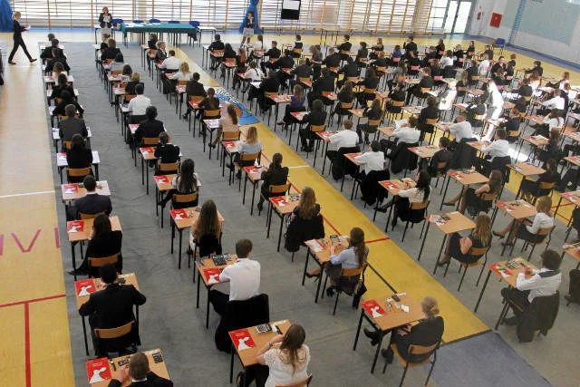 Maturzystom będzie łatwiej, zapowiada resort edukacji