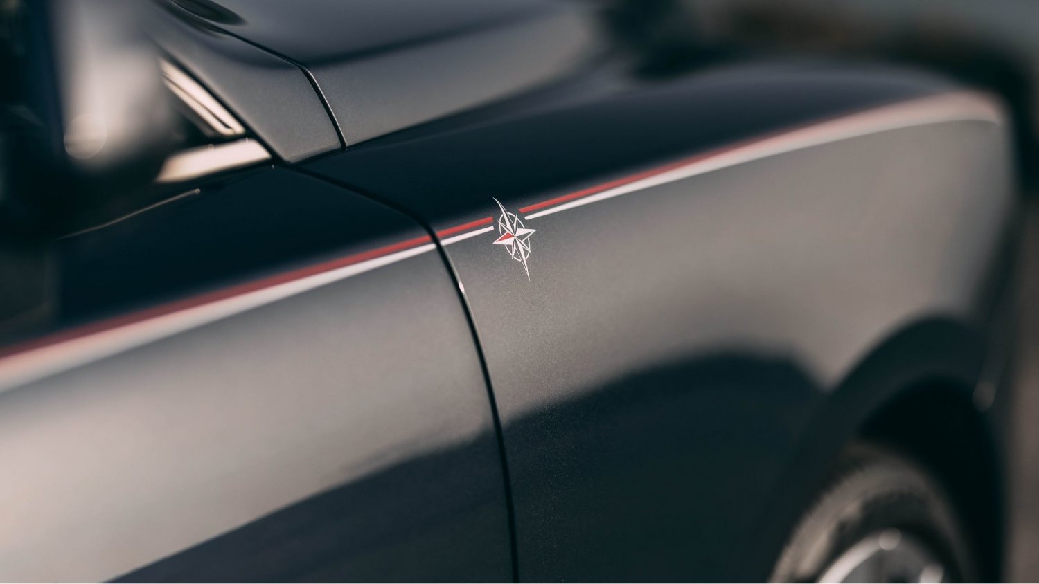 Wchodząc do tego Rolls-Royce'a już będziecie musieli ściągnąć buty. Oto Cullinan Yachting