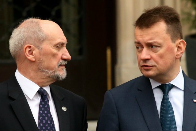 To Mariusz Błaszczak ma stać za ostatnimi decyzjami personalnymi  w Polskiej Wytwórni Papierów Wartościowych.