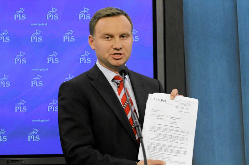 Andrzej Duda stoi za dwoma wnioskami do Trybunału Konstytucyjnego, które pomagały Grzegorzowi Biereckiemu - pisze "Newsweek".