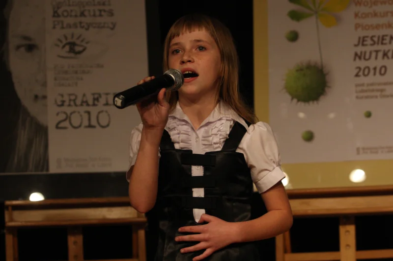 10 lat temu wygrała 3.edycję "Mam Talent". Teraz wraca z nową piosenką i teledyskiem.