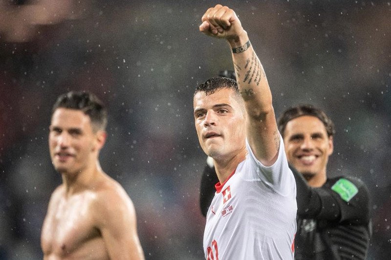 Maciej Kurzajewski w studio TVP wolał rozmawiać o multi-kulti niż walorach sportowych reprezentacji Szwajcarii.