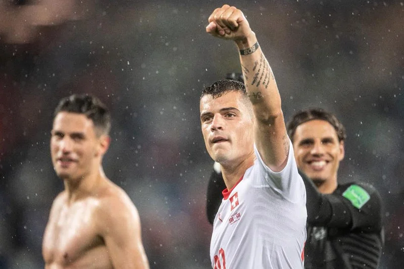Maciej Kurzajewski w studio TVP wolał rozmawiać o multi-kulti niż walorach sportowych reprezentacji Szwajcarii.