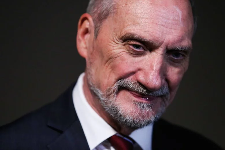 Dawno niewidziany Antoni Macierewicz przypomniał o swoim istnieniu w Telewizji Trwam i Radiu Maryja.