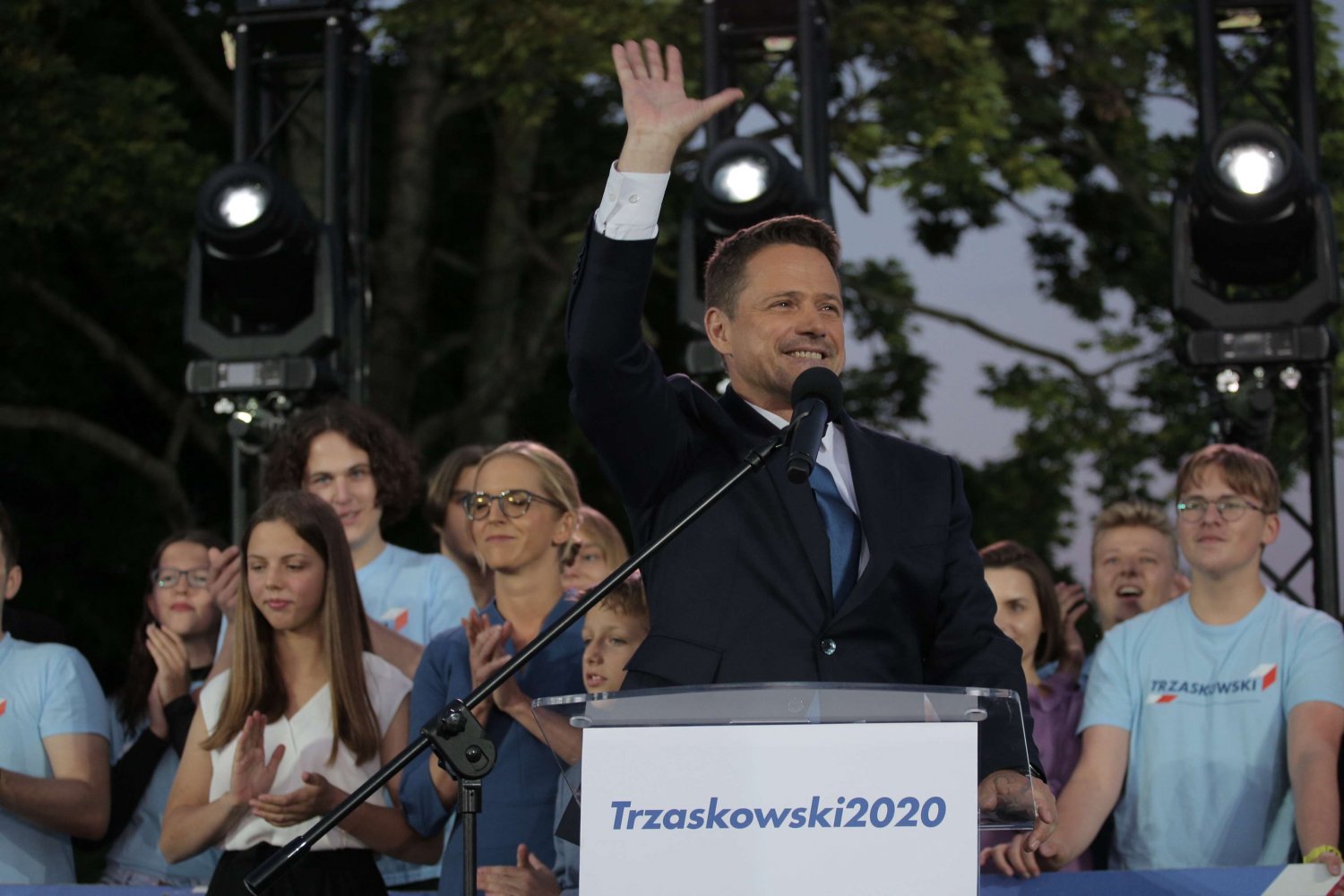 Gdyby głosowali wyborcy do 49. roku życia, Rafał Trzaskowski zdecydowanie wygrałby z Andrzejem Dudą.