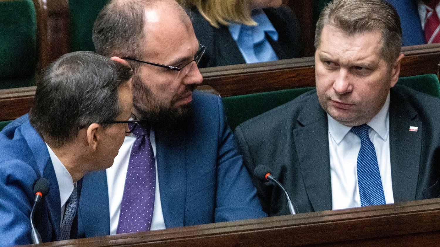 Przemysław Czarnek i Mateusz Morawiecki w Sejmie