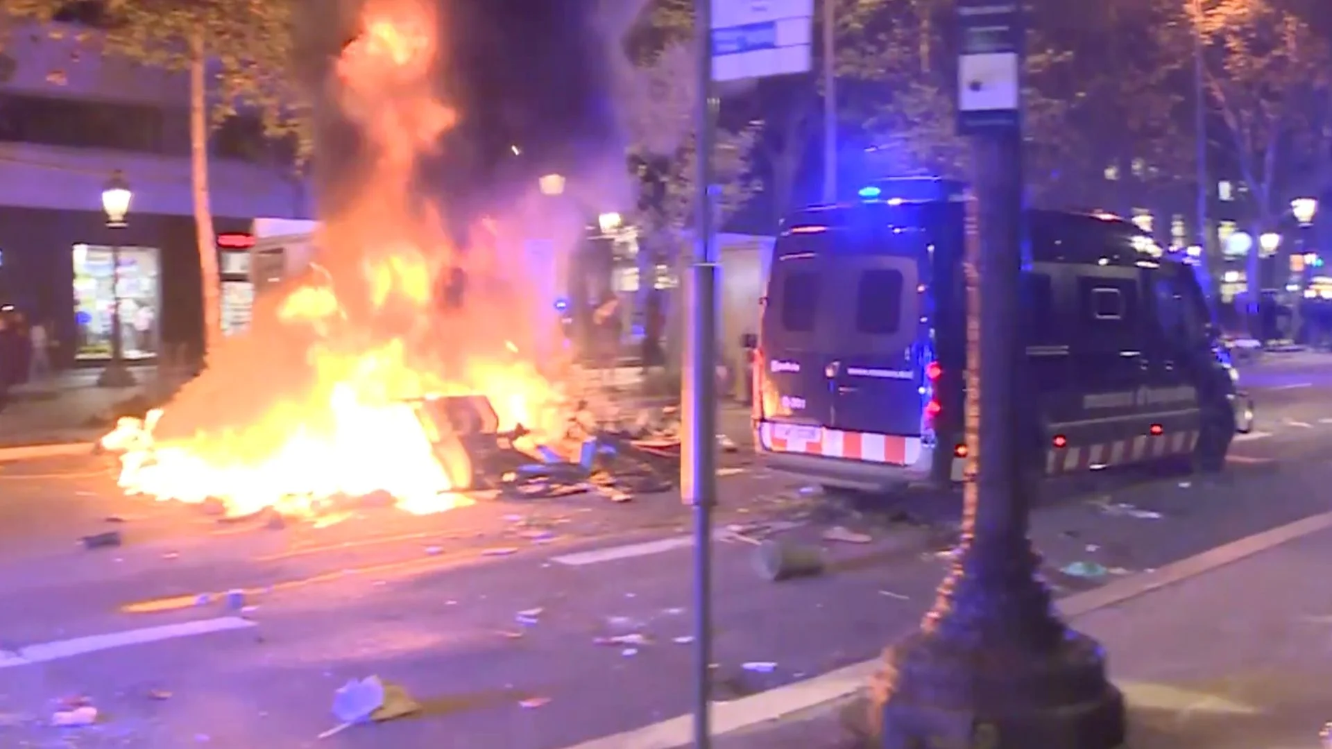 Chaos w raju polskich turystów. 100 zatrzymanych, wśród nich 27 nastolatków Barcelona