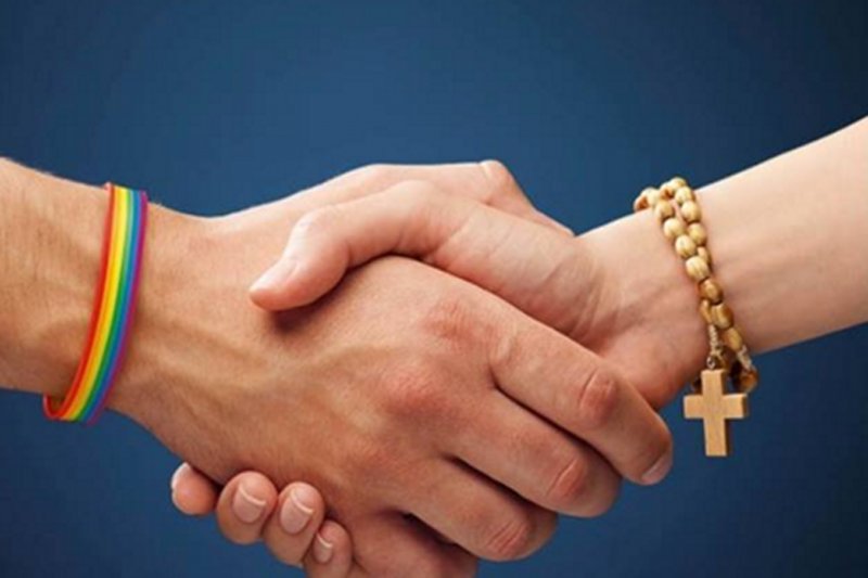 Homoseksualista też wierzy w Boga. A wiara obliguje wszystkich do szacunku wobec nich również.