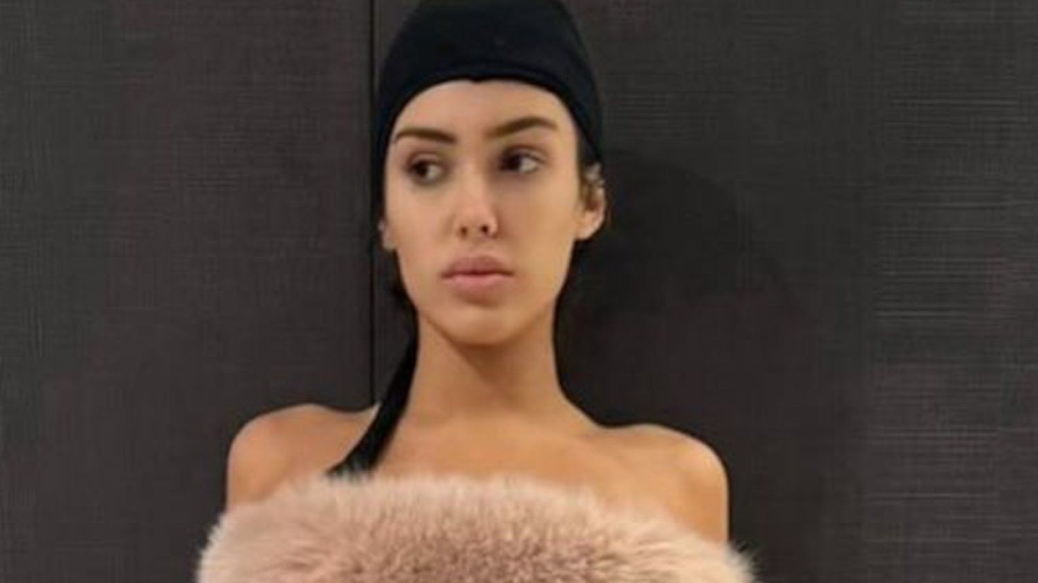 Kanye West pokazał półnagie zdjęcia żony na Instagramie.