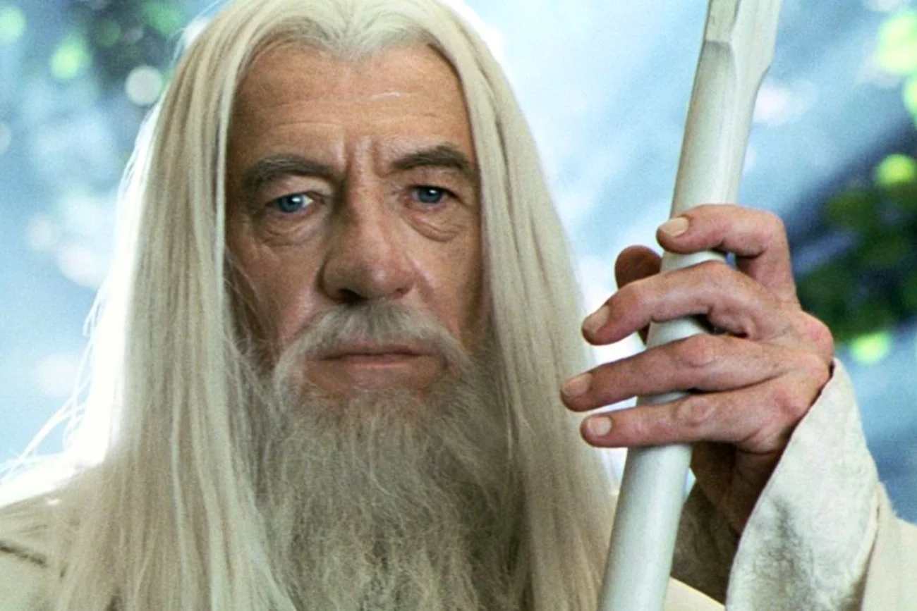 Gandalf ujawnia, kogo jeszcze zobaczymy w nowym "Władcy Pierścieni". Nikt się go nie spodziewa Nowe wieści o filmie "Polowanie na Golluma". Zobaczymy nie tylko Gandalfa