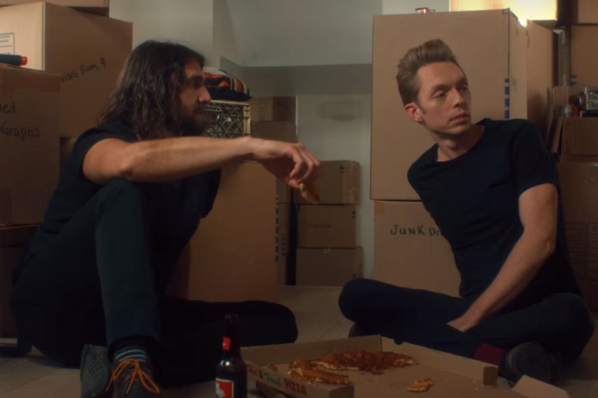 Dokument daje kilka praktyczny wskazówek do rozpoczęcia minimalistycznego życia