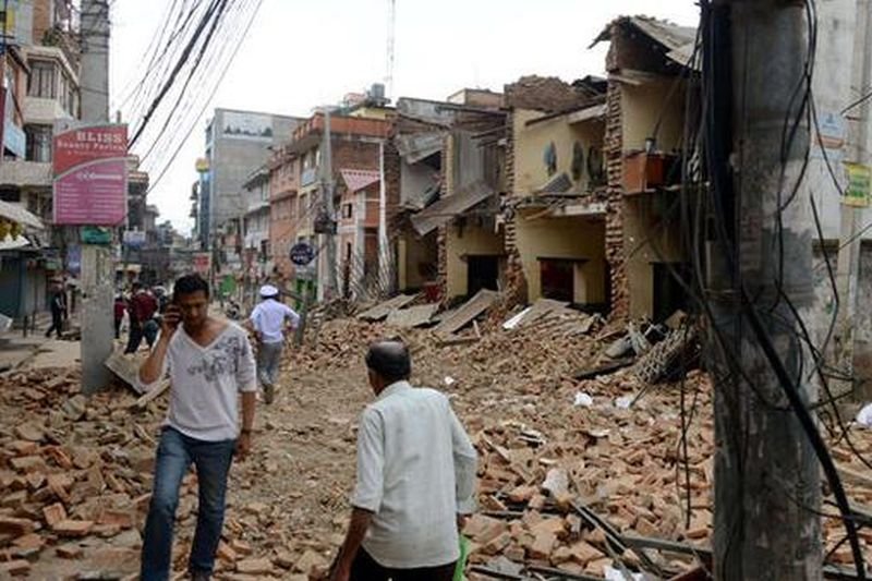 Trzęsienie ziemi w Nepalu doprowadziło do śmierci co najmniej 1300 osób.