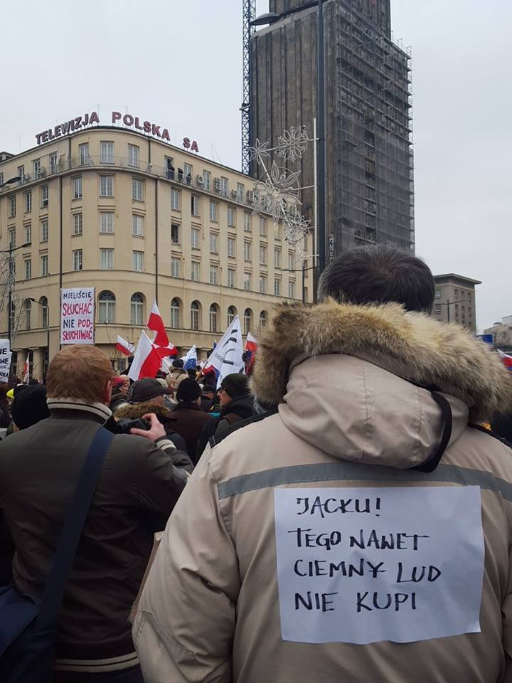 Protest w obronie wolnych mediów pod Telewizją Polską S.A. w Warszawie.