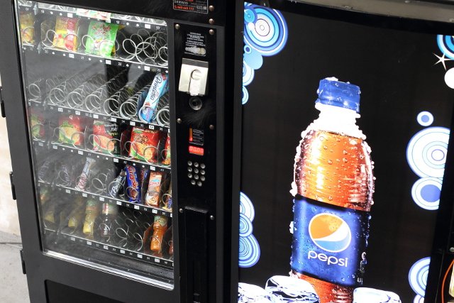 Automatu nie obchodzi, że jesteś głodny. Oczekuje takich monet, które mu się podobają.