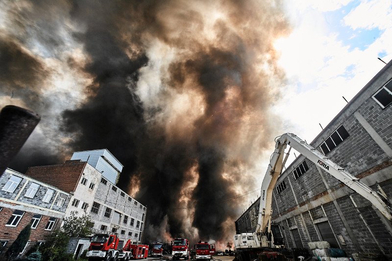 Pożar na składowisku odpadów w Zgierzu.