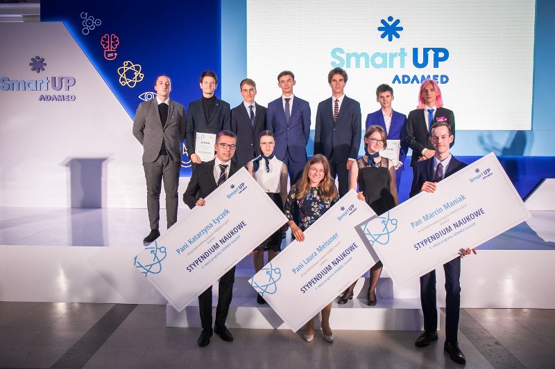 Tegoroczni laureaci nagrody głównej i stypendyści programu ADAMED SmartUP.