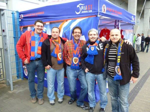 Marlon z kibicami Piasta Gliwice.
