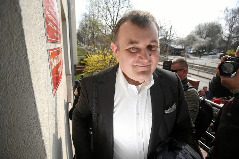 Poseł PO Stanisław Gawłowski mógł wyjść na wolność po wpłaceniu poręczenia w wysokości 500 tys. zł.