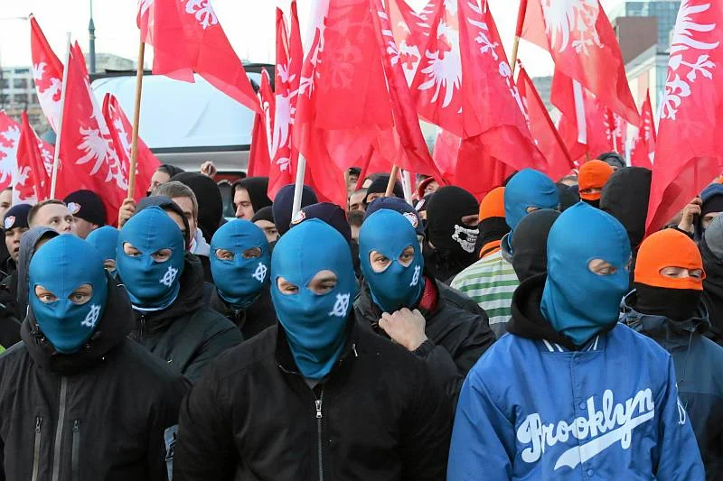 Działacze ONR z Opola zarzucając liderom Ruchu Narodowego faszyzujące zachowania.