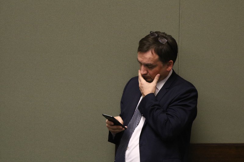 Jeśli Ziobro liczył na opieszałość europejskich instytucji, to się przeliczył.