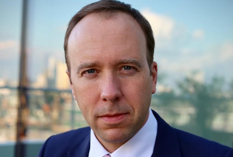 Szczepienia w Wielkiej Brytanii. Minister zdrowia o zmniejszeniu transmisji.