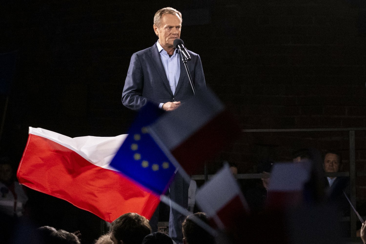 Donald Tusk dzieli się zdjęciami z proeuropejskiego strajku i zapowiada "ciąg dalszy nastąpi".