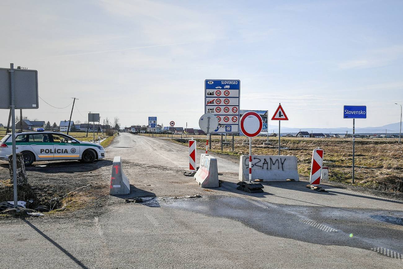 Granica polsko-słowacka w czasie pandemii koronawirusa. Od początku sierpnia zmianie uległy zasady wjazdu na Słowację.