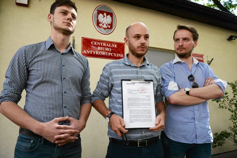 Miasto Jest Nasze składają donos do CBA o nieprawidlowosciach w wykupie mieszkania przez szefa Komisji Nadzoru Finansowego Andrzeja Jakubiaka.