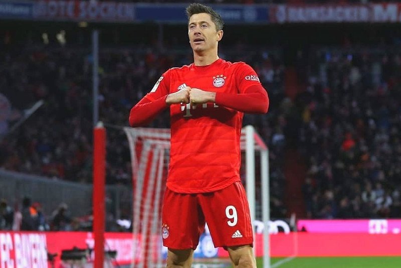 Robert Lewandowski na podium najlepszych strzelców Bundesligi w historii.