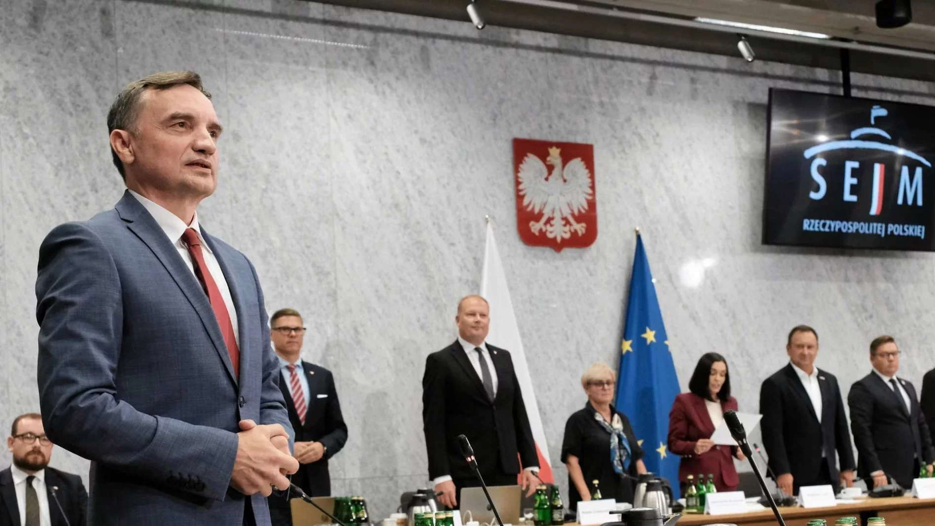 Jednak kartka wywołała zamieszanie na przesłuchaniu Ziobry. Posłanka ją porwała