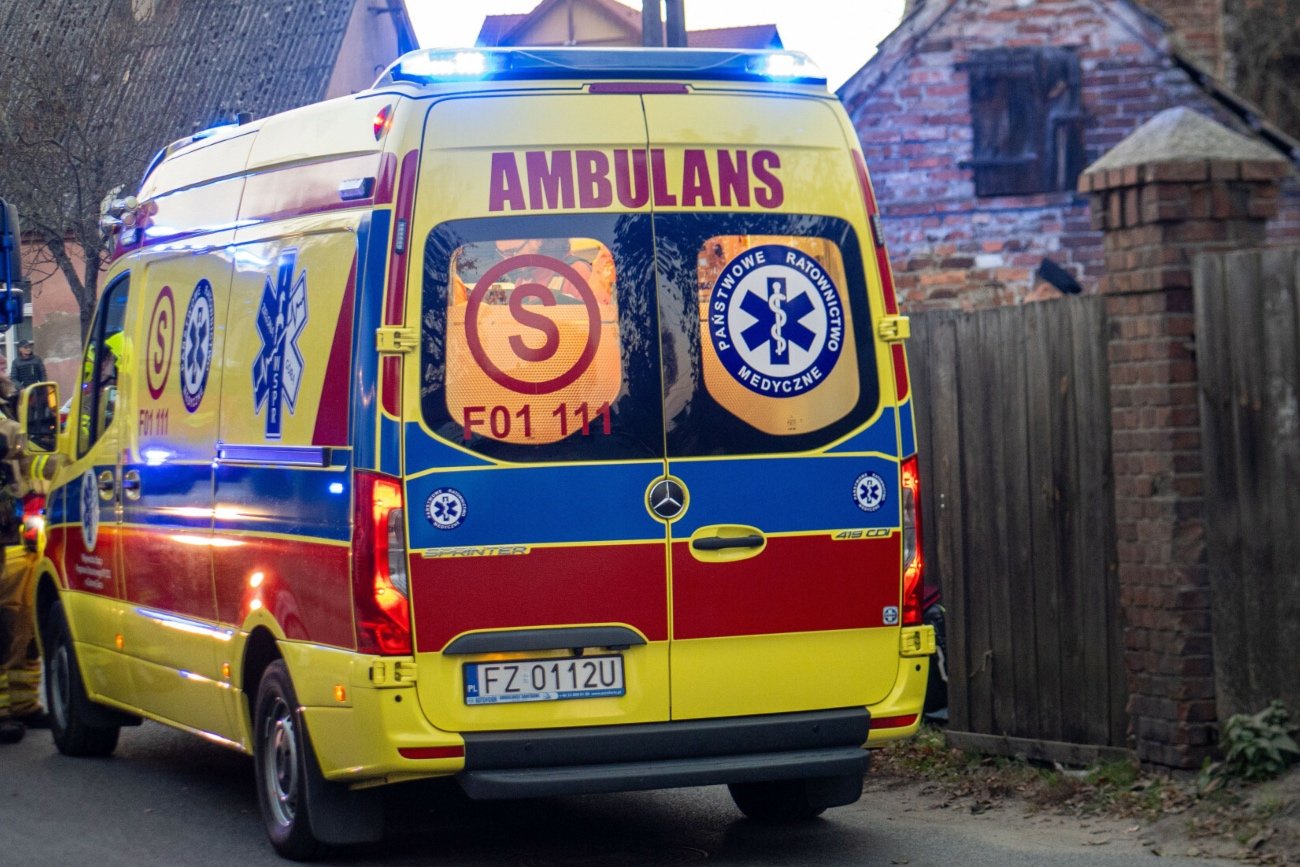 Ksiądz ze Szczytna nadal przebywa w szpitalu. W mediach pojawiły się fałszywe informacje o jego śmierci.