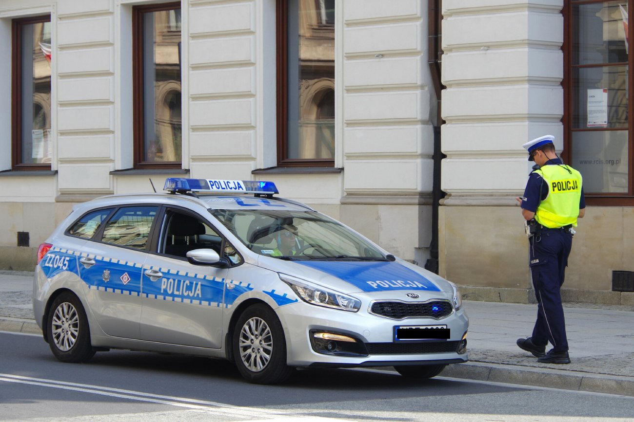 Policja wtargnęła do mieszkania dziennikarza Wyborczej. Chcą zabrać mu służbowego laptopa