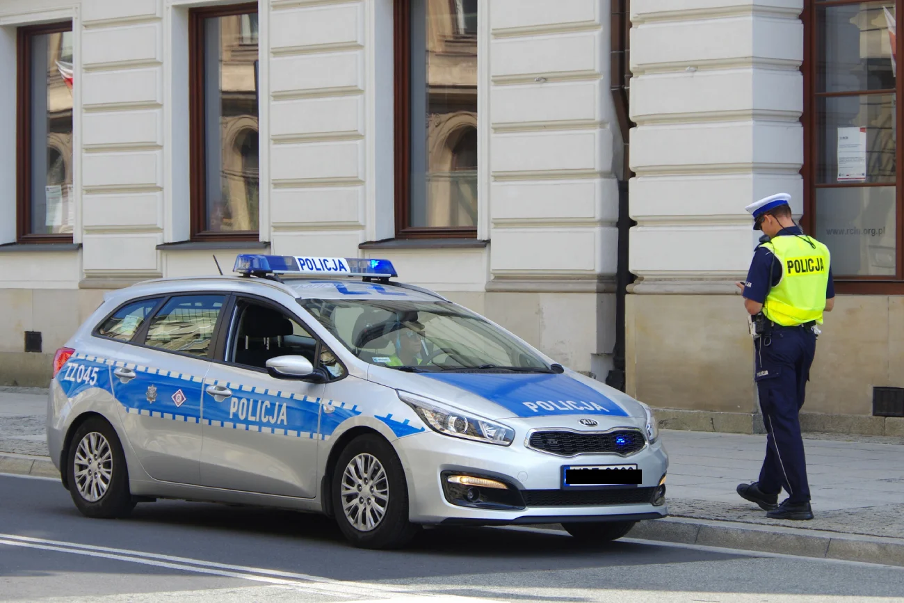 Policja wtargnęła do mieszkania dziennikarza Wyborczej. Chcą zabrać mu służbowego laptopa