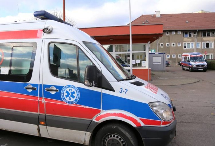 Ewakuacja pacjentów ze szpitala tymczasowego w Poznaniu. Problemy z tlenem.