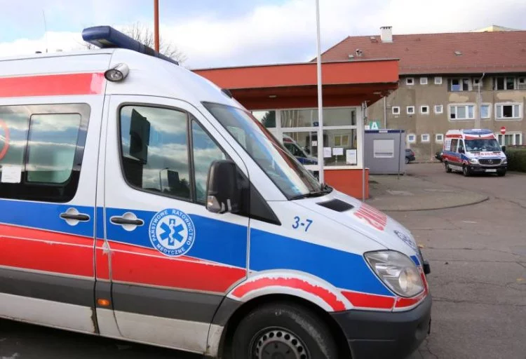 Ewakuacja pacjentów ze szpitala tymczasowego w Poznaniu. Problemy z tlenem.