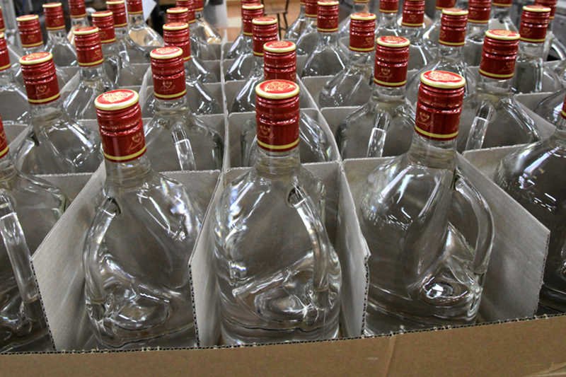 Władze wzywają do kupowania alkoholu tylko z pewnych źródeł