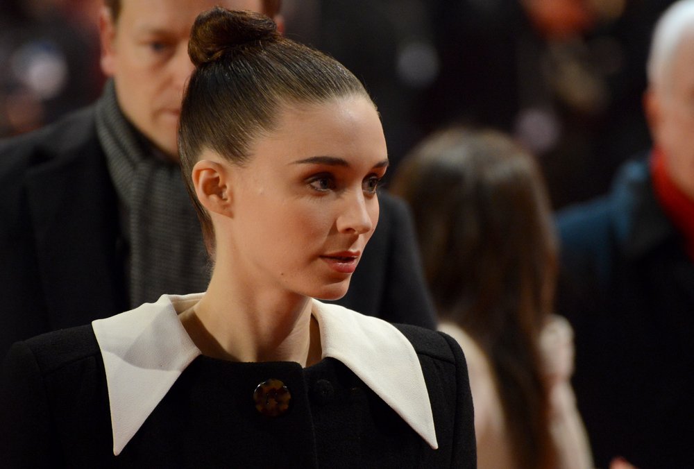 [url=http://www.shutterstock.com/cat.mhtml?lang=pl&search_source=search_form&version=llv1&anyorall=all&safesearch=1&searchterm=rooney+mara&search_group=#id=128079083&src=9RuHRN9LufkTGp6oiTtPjQ-1-80]Rooney Mara[/url] ma dość tendencyjności w kinie