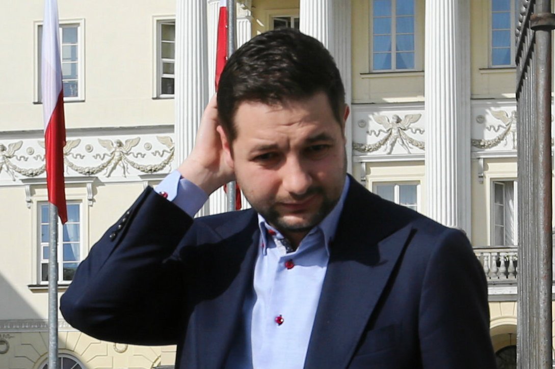 Patryk Jaki nie od dziś wiesza nielegalnie plakaty.