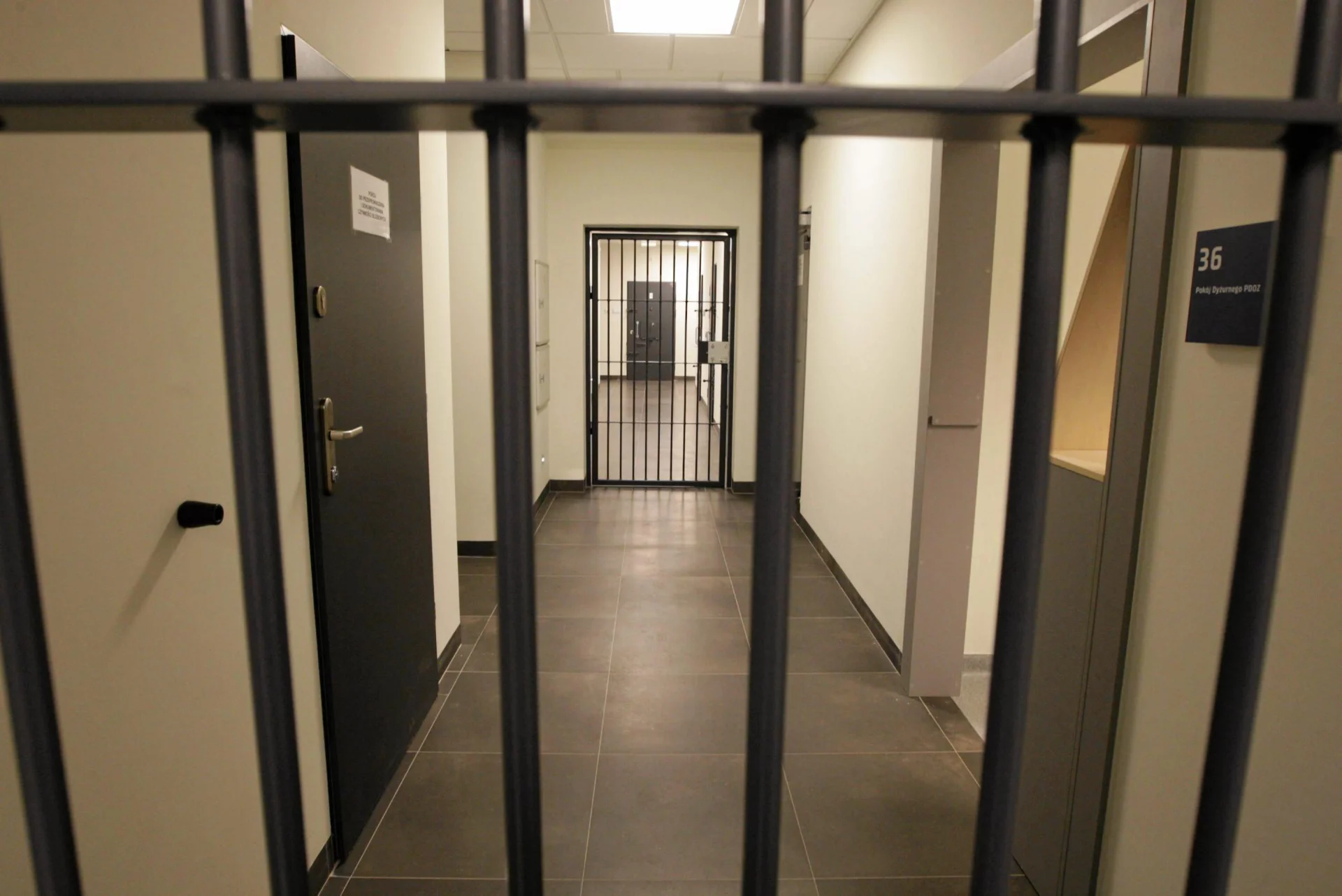 Pomieszczenia dla Osób Zatrzymanych w budynku Komendy Powiatowej Policji w Skarżysku-Kamiennej.