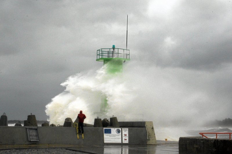 Jednymi z zalet jesiennego lub zimowego wypoczynku nad morzem są sztormy.