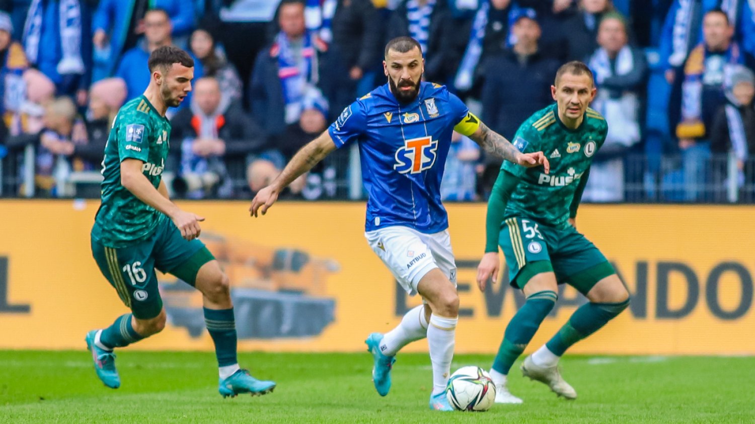 W klasyku PKO Ekstraklasy Lech Poznań podzielił się punktami z Legią Warszawa (1:1). Mecz nieco rozczarował.