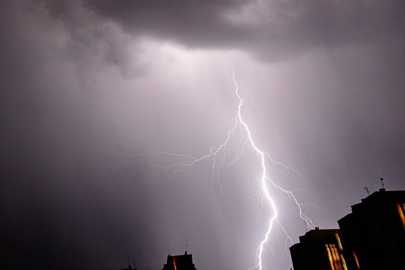 Ostrzeżenia przed burzami i gradem dotyczą 5 województw.