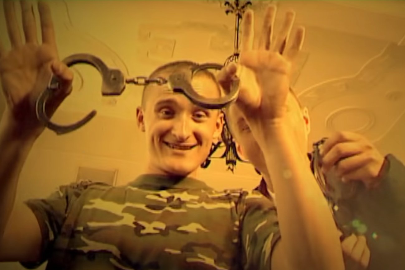 Popularne piosenki, które źle się zestarzały.