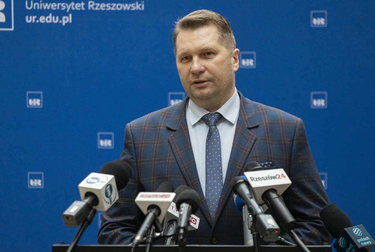 Oświadczenie MEiN ws. pensji nauczycieli. "Do zaniżenia nie doszło".