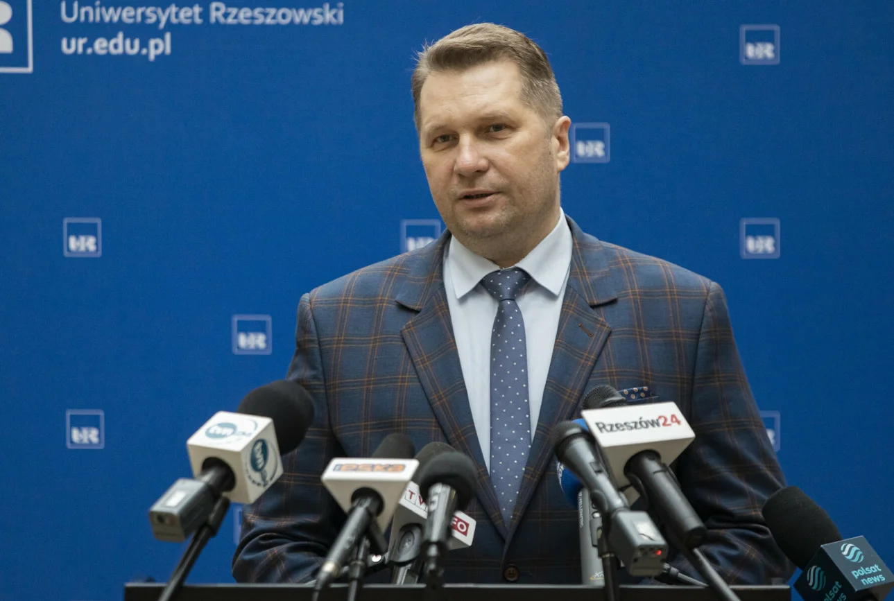 Oświadczenie MEiN ws. pensji nauczycieli. "Do zaniżenia nie doszło".