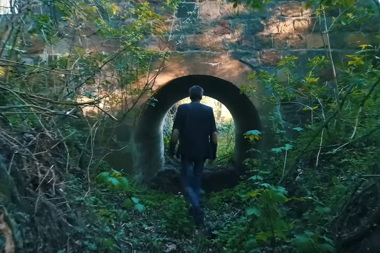 To był kiedyś kanał łączący jeziora w Wielkopolsce. Dziś można tamtędy chodzić.