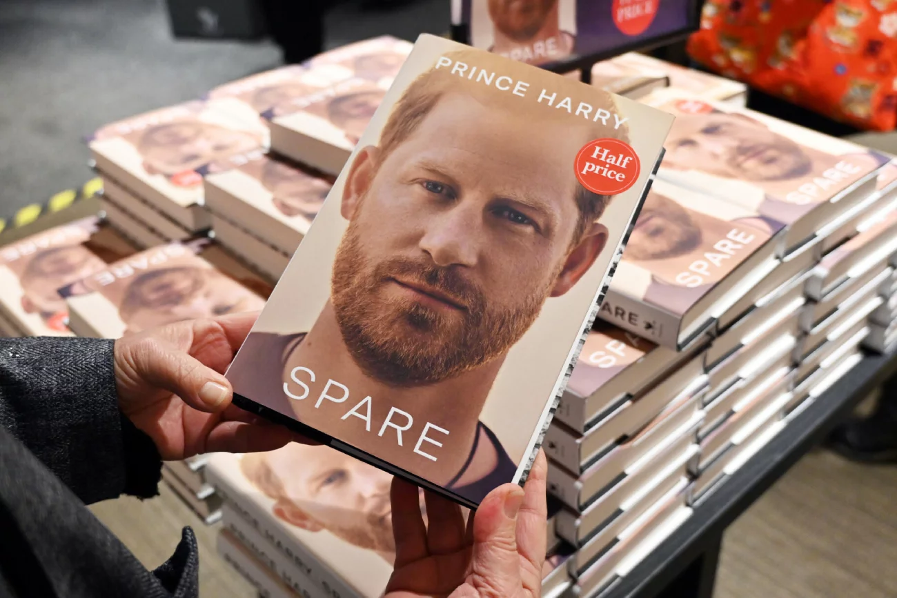 10 "sensacji" z pamiętnika księcia Harry'ego. "Spare" rozdrapuje stare rany