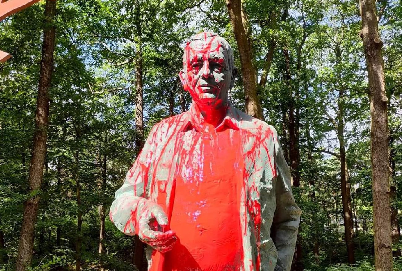 Pomnik Jana Szyszki w Jarocinie zdewastowany. Policja szuka sprawcy